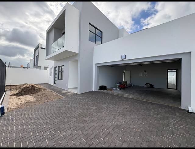 5 BEDROOM HOUSE FOR SALE IN SANDOWN